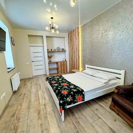 Lux Apartment & Центр,Жк Театральний Rivne Exteriör bild